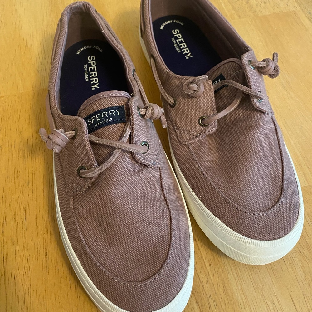 NWOT Sperry 9.5 women’s crest boat shoe